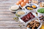 Różnorodne produkty mięsne i roślinne z wysoką zawartością żelaza