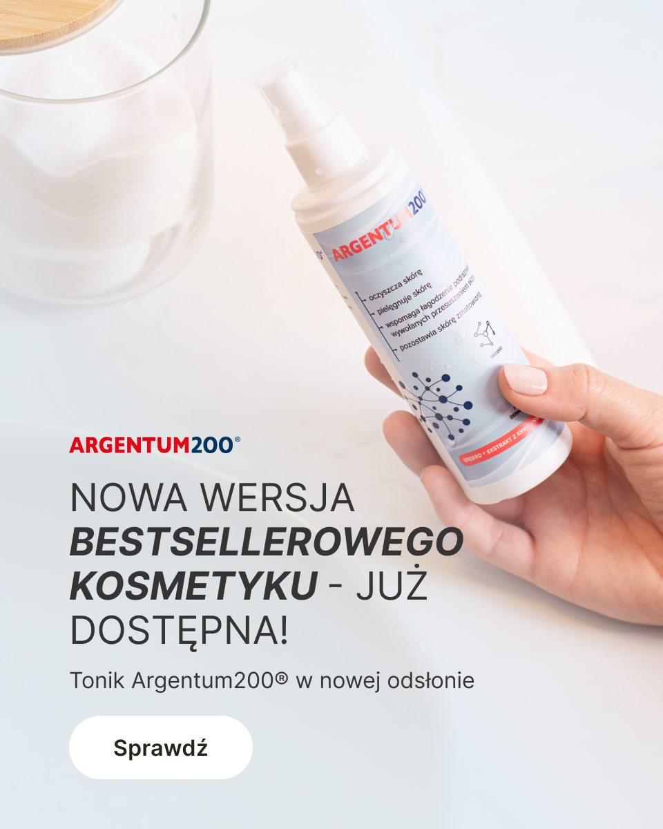 Ręka trzyma butelkę z tonikiem kosmetyczny, tekst: NOWA WERSJA BESTSELLEROWEGO KOSMETYKU - JUŻ DOSTĘPNA! Tonik Argentum 200 w nowej odsłonie
